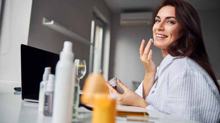 10 Langkah Mudah Menjaga Kesehatan Kulit di Lingkungan Kerja