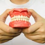 10 Cara Menjaga Gusi Tetap Sehat Tanpa ke Dokter