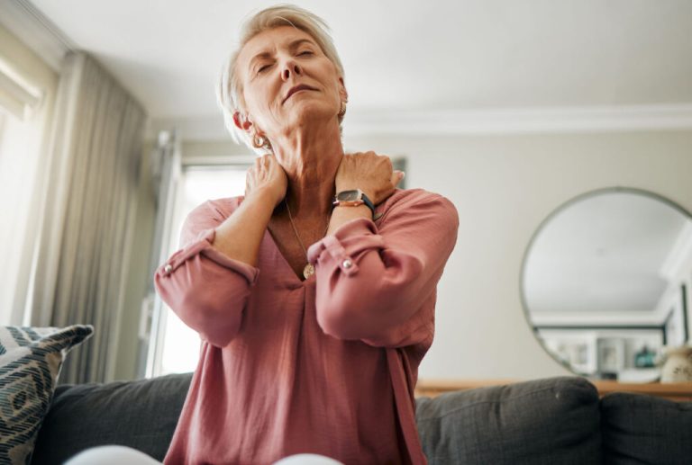 7 Tips Jaga Leher Tetap Sehat di Usia 40 ke Atas