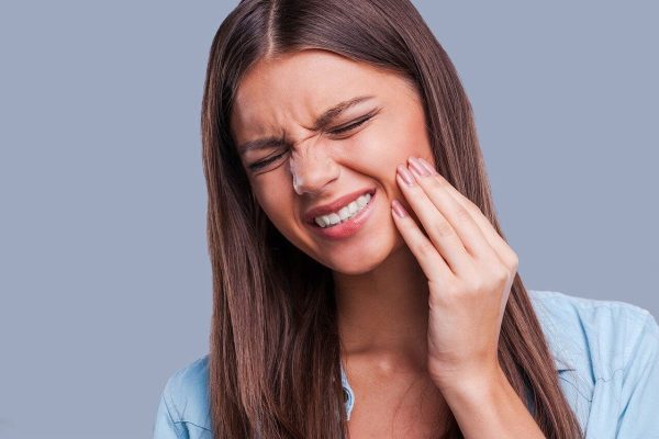 7 Cara Membedakan Nyeri Gigi dan Nyeri Gusi 7 Cara Membedakan Nyeri Gigi dan Nyeri Gusi