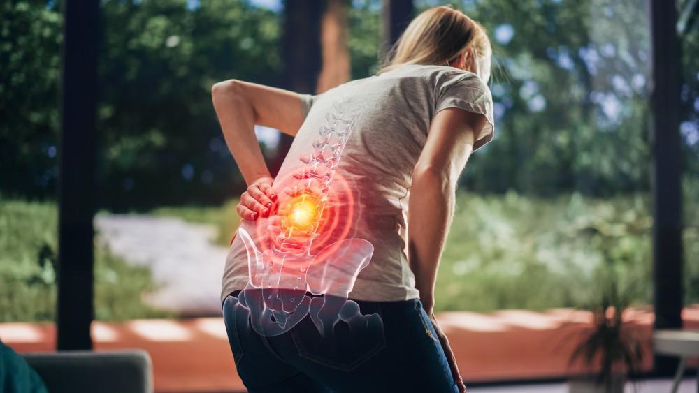 7 Kebiasaan Buruk yang Merusak Kesehatan Tulang Belakang